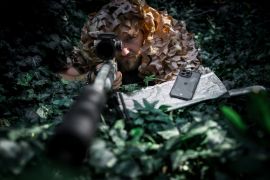 Skaidrus-juodas dėklas Tactical Quantum Stealth telefonui Apple iPhone 15